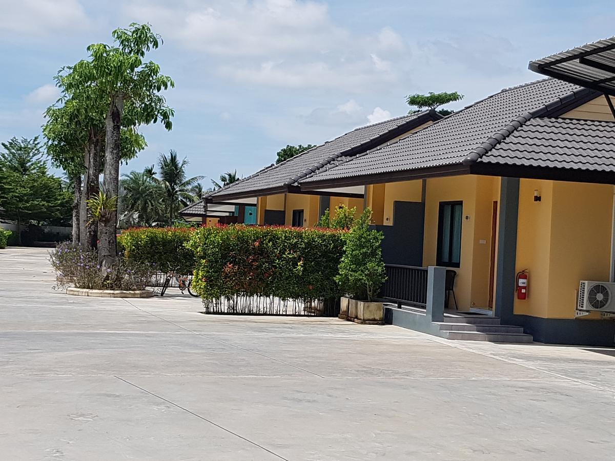 Nicasio Hotel Chumphon Exterior photo